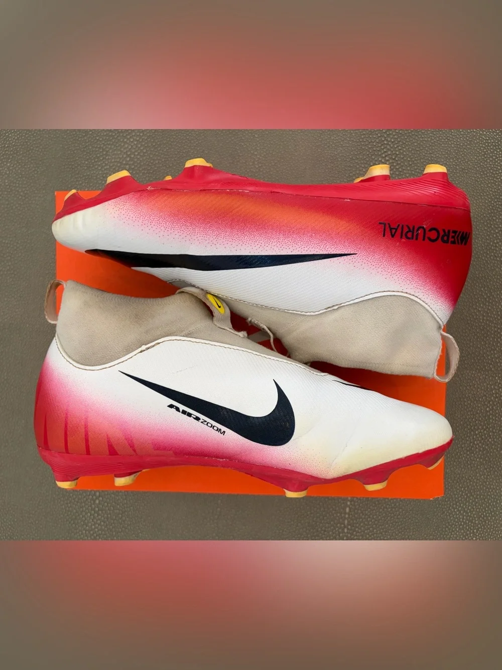 Nike Jr. Zoom Superfly 10 Academy LV8 FG/MG in University Red / Dark Obsidian 6Y